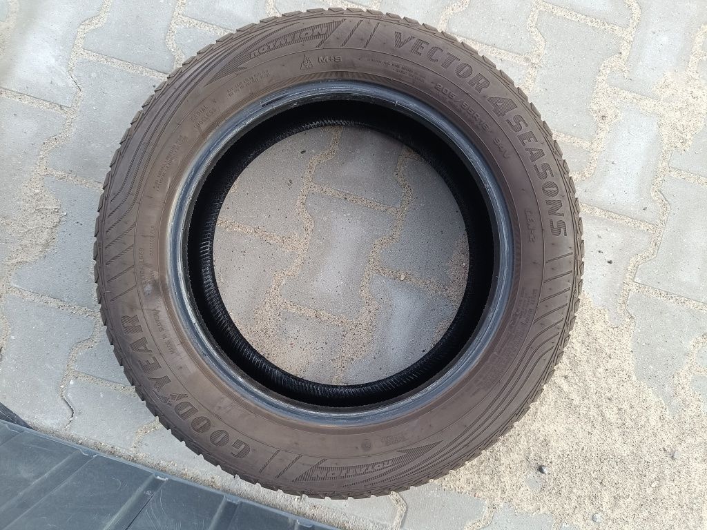 Pojedyncza opona całoroczna Goodyear 205/55/16 jak nowa!