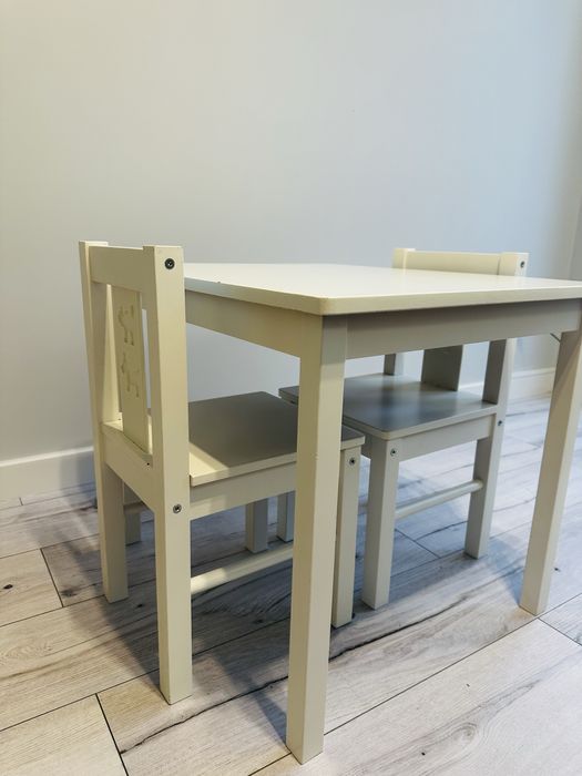 Stolik z dwoma krzesełkami dla dzieci Kitter IKEA