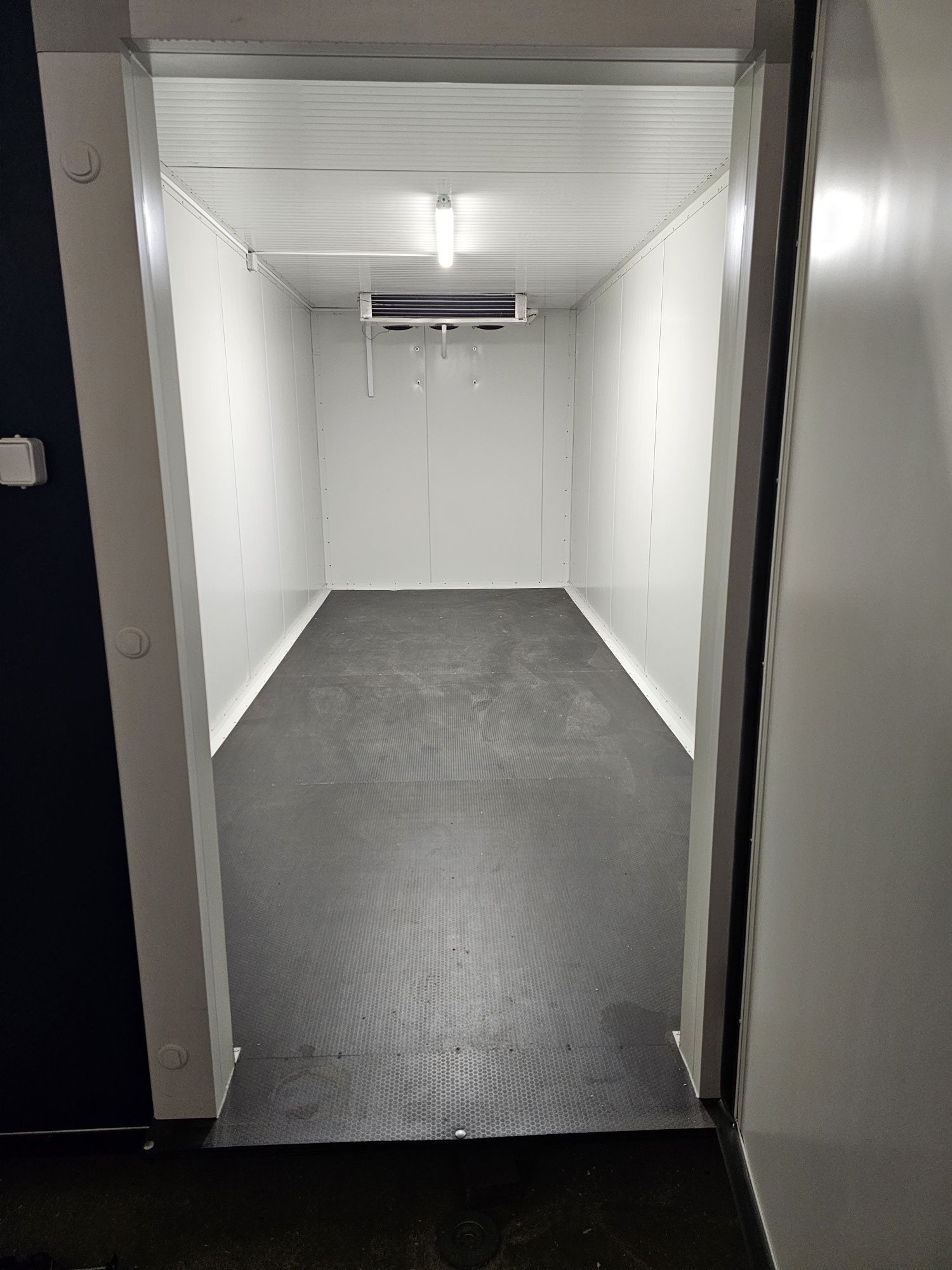 Komora Chłodnicza Zewnętrzna Stacjonarna Agregat Chłodniczy 2,4x6,0