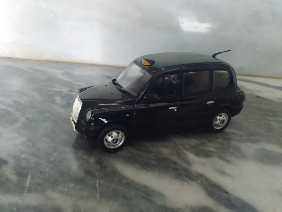 Miniatura Ixo Taxi Londrino 2009  1:43