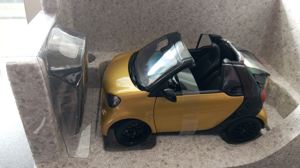 1:18 модель  Skoda Kodiak  , smart fortwo cabrio ,