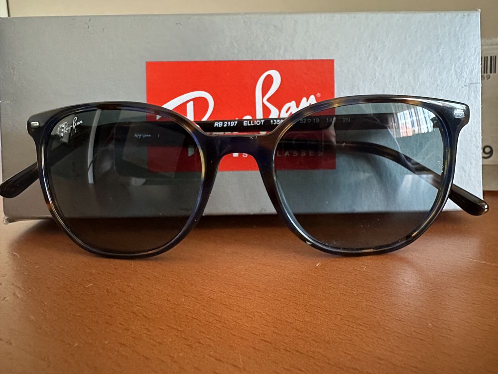 Rayban elliot como novos