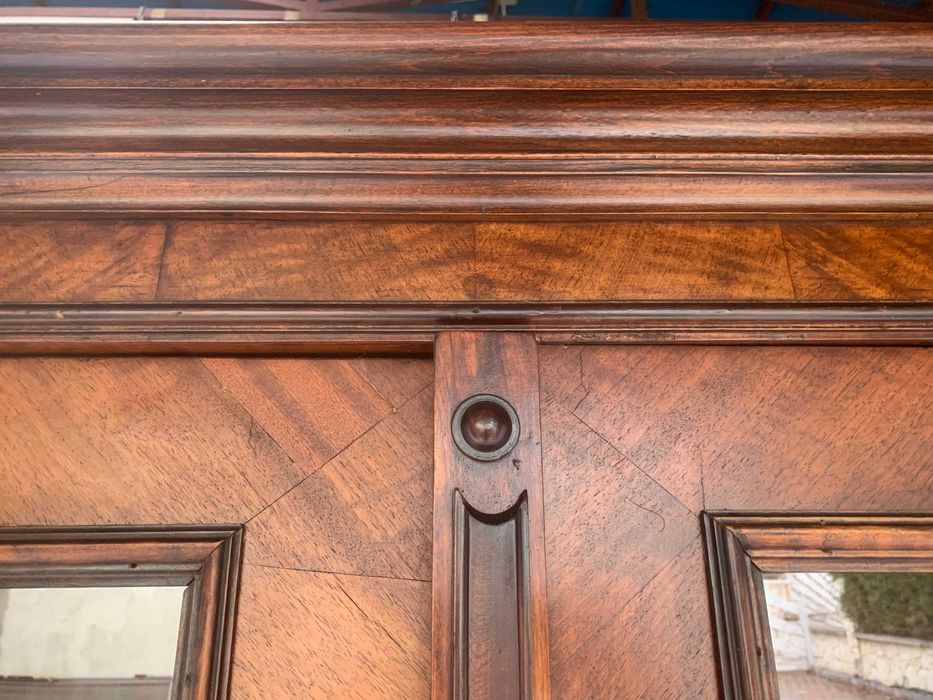 Kredens - Wtryna orzechowa z XIX wieku