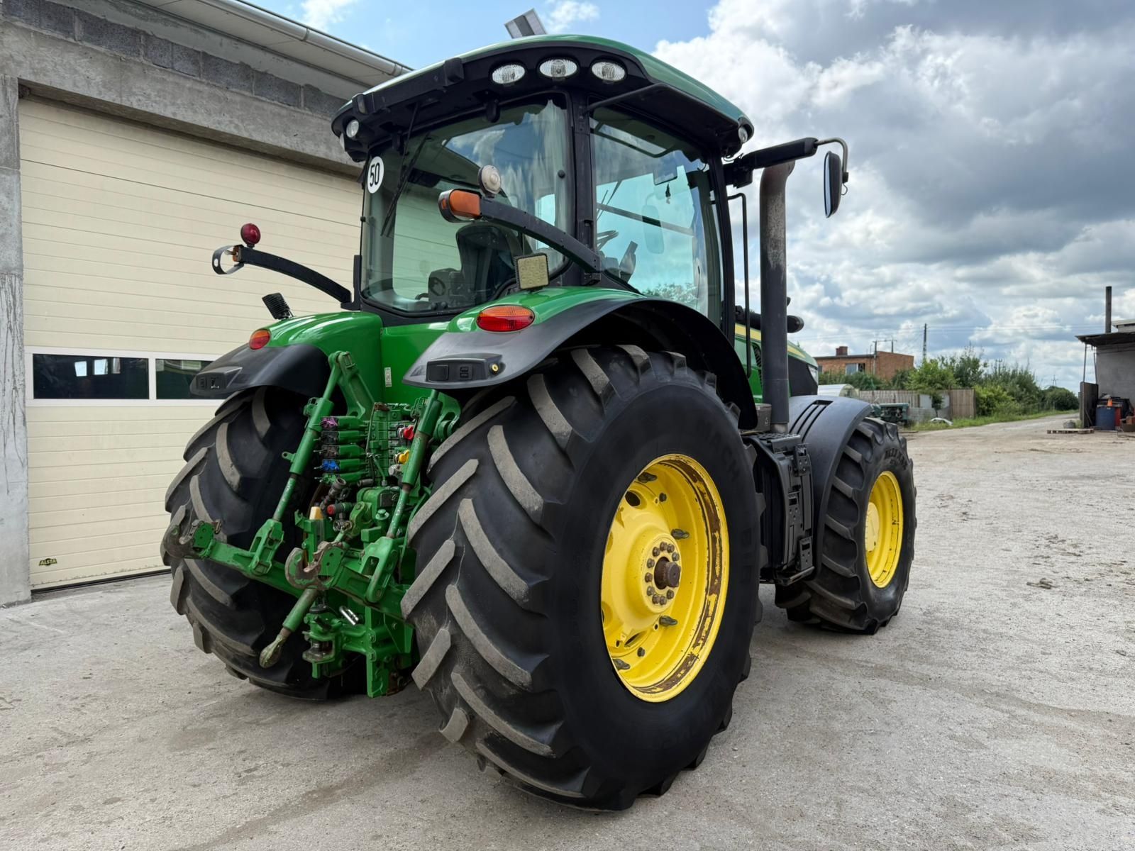John deere  7230