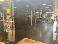 Loja de entrada nº46, 30m2 nas Galerias do Estoril