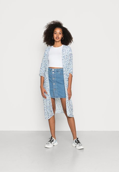 Narzutka w kwiaty Forever New One size