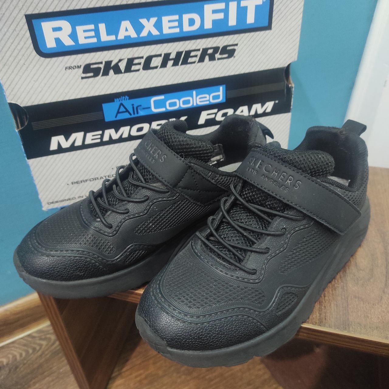 Sketchers  кроссовки детские, черного цвета , размер - 33.5  (21 см)