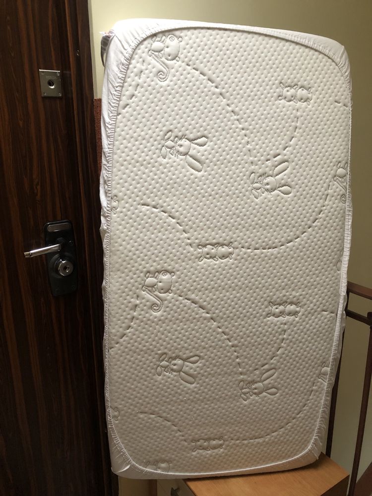 HILDING Dobranocka  materac dziecięcy 115x60 x10 + prześcieradło z gum