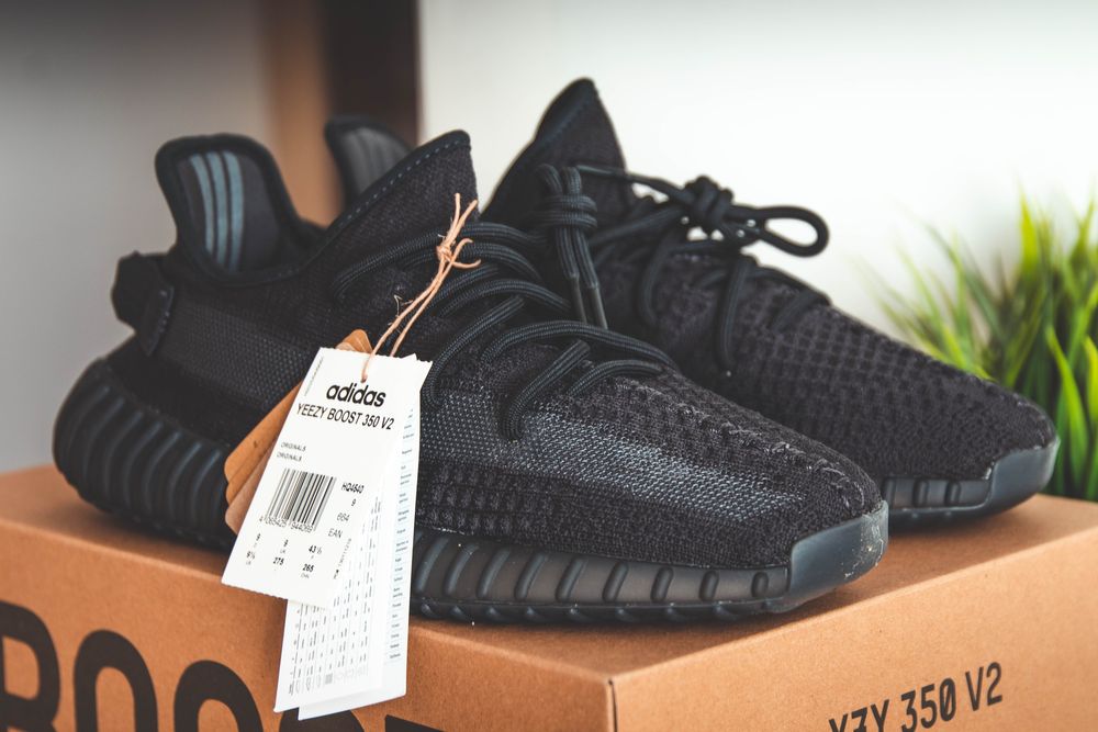 YEEZY BOOST 350 V2 - 43 1/3 - ONYX