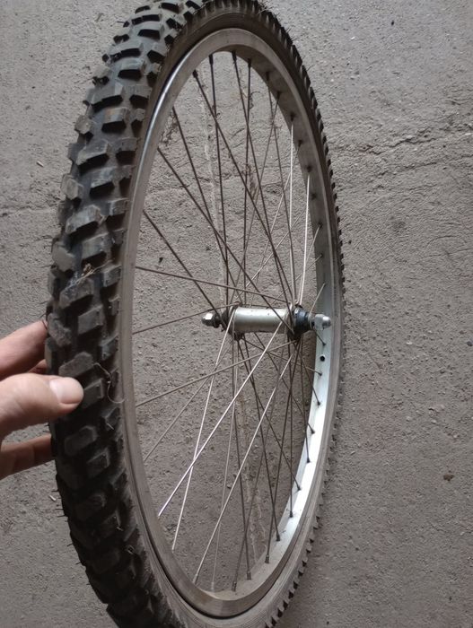 Koło z oponą do roweru