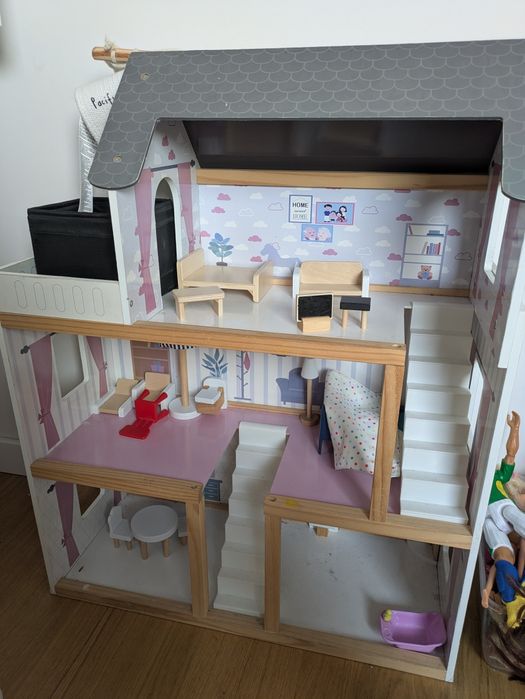 Domek dla lalek z akcesoriami
