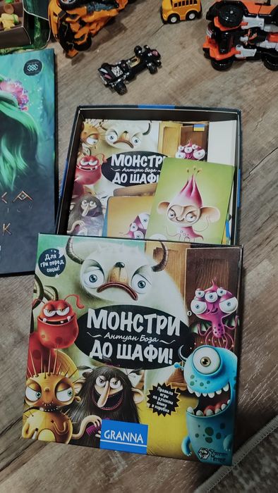 Дитячі іграшки (машинки, трансформери, фігурки, книга, гра)