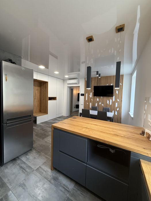 Продам люкс 3к 88м2 центр міста Срарокозацька