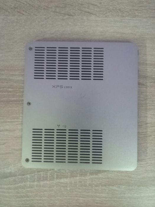 Dell XPS L501X (части корпуса)