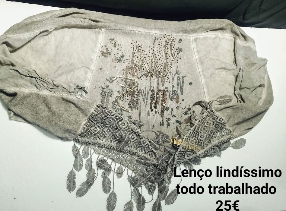 Lenço bordado lindíssimo