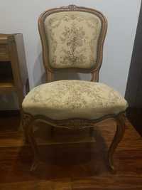 Cadeira antiga em tecido