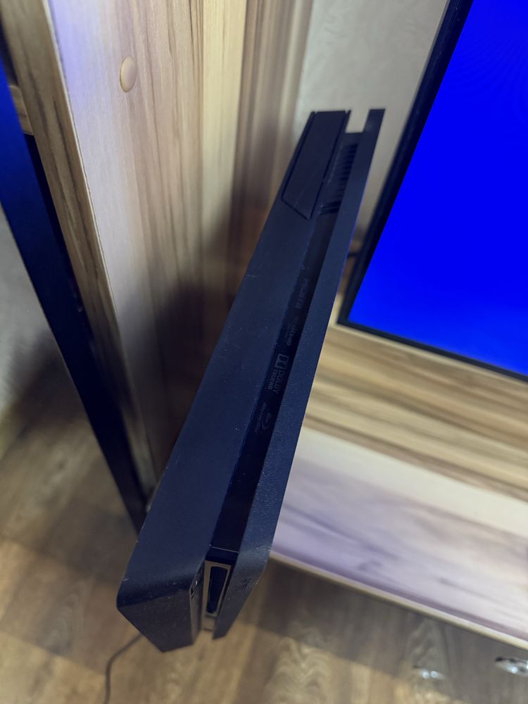 Sony PlayStation 4 Slim 1 ТБ с дисководом