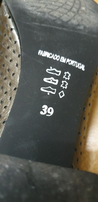 Sapatos em pele