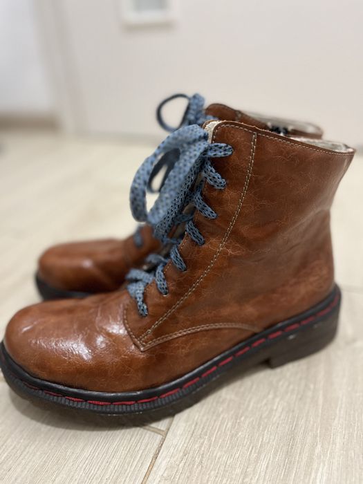Коричневі шкіряні ботильйони на шнурівці від Rieker 40 розмір