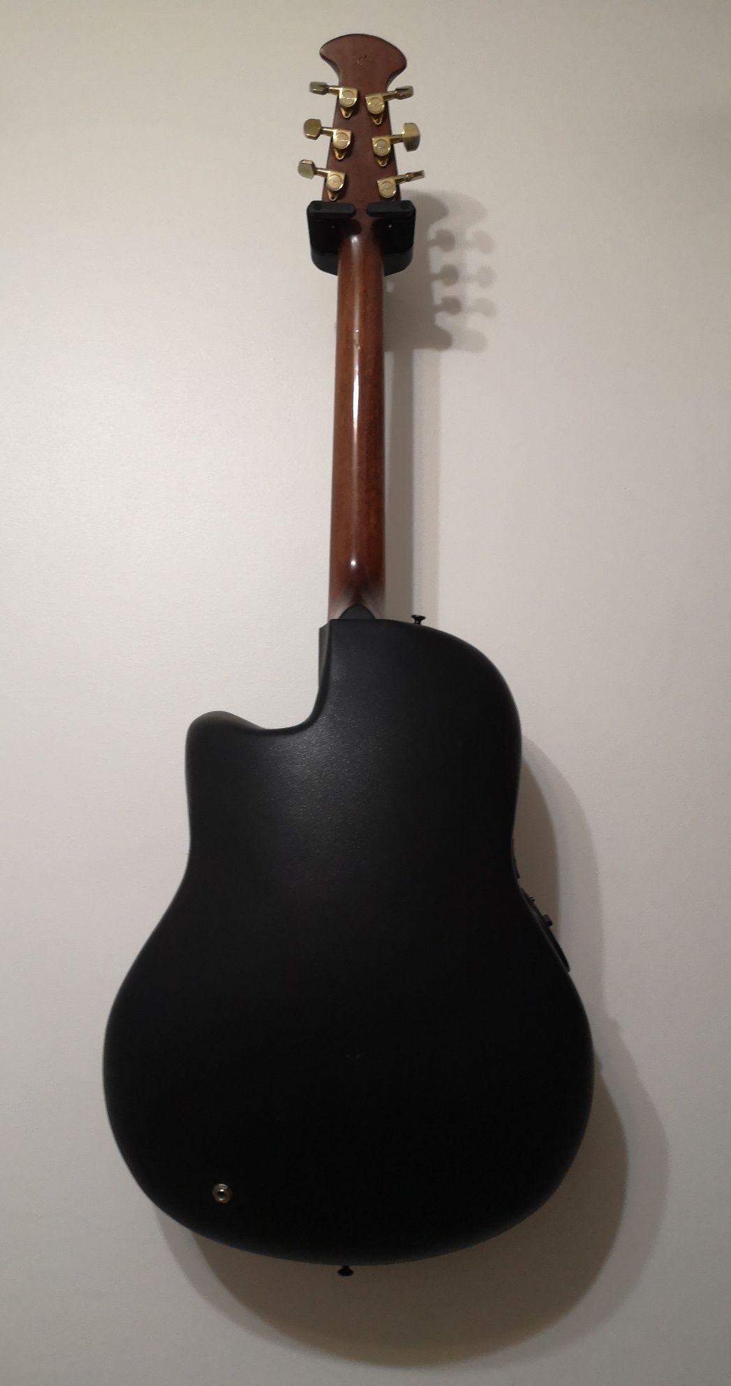 Guitarra eletroacústica Ovation