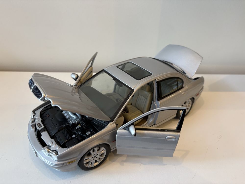 Model Jaguar X Type 1:18 Maisto (bburago welly)