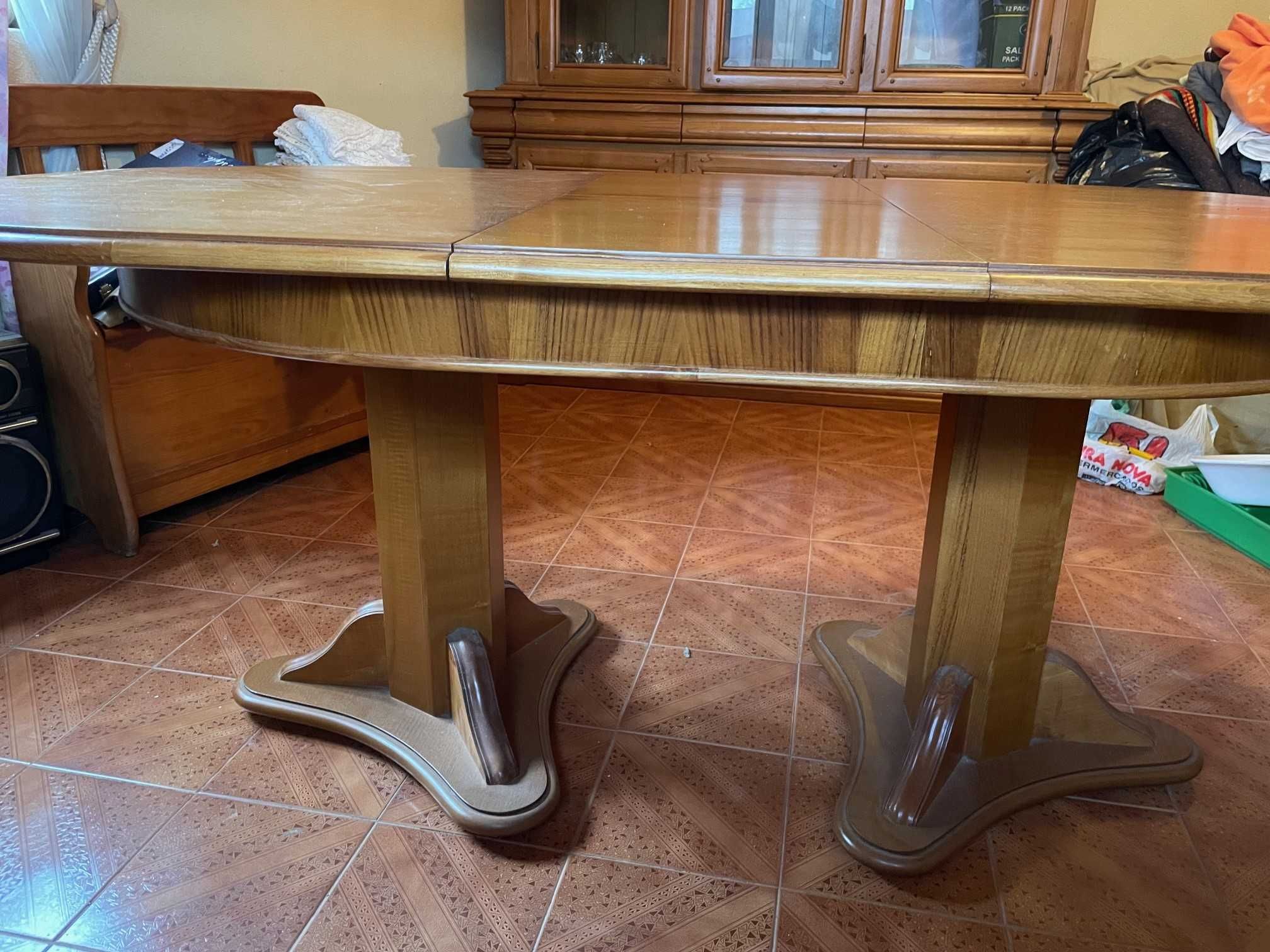 Conjunto mobília de madeira  praticamente como nova