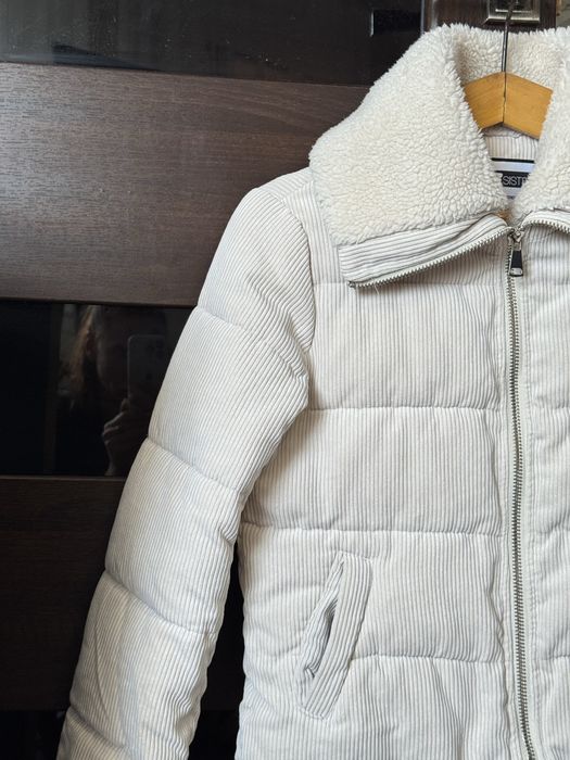 Тепоа куртка молочного кольору