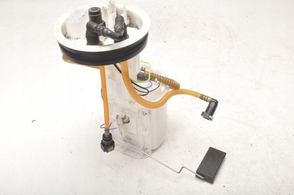 AUDI A4 B6 2.4 V6 POMPA PALIWA