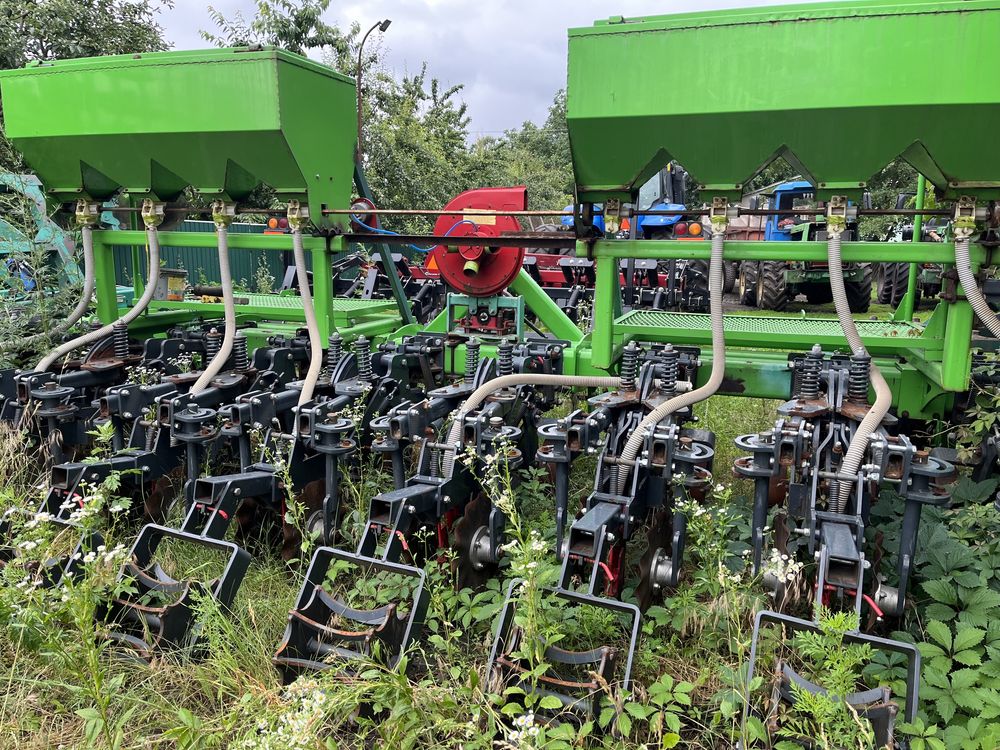 Культиватор strip-till агрегат 8 рядний. Агрегат полосового обробітку