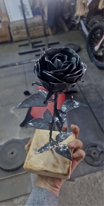 Metalowa wieczna róża ręcznie robiona!! Walentynki