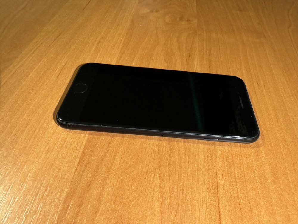 Telefon Iphone SE 2020