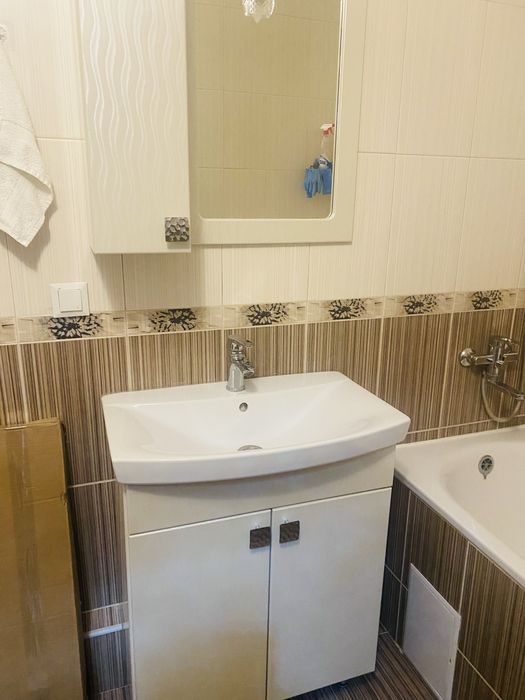 Продаю на ванну гарнитур в комплекте