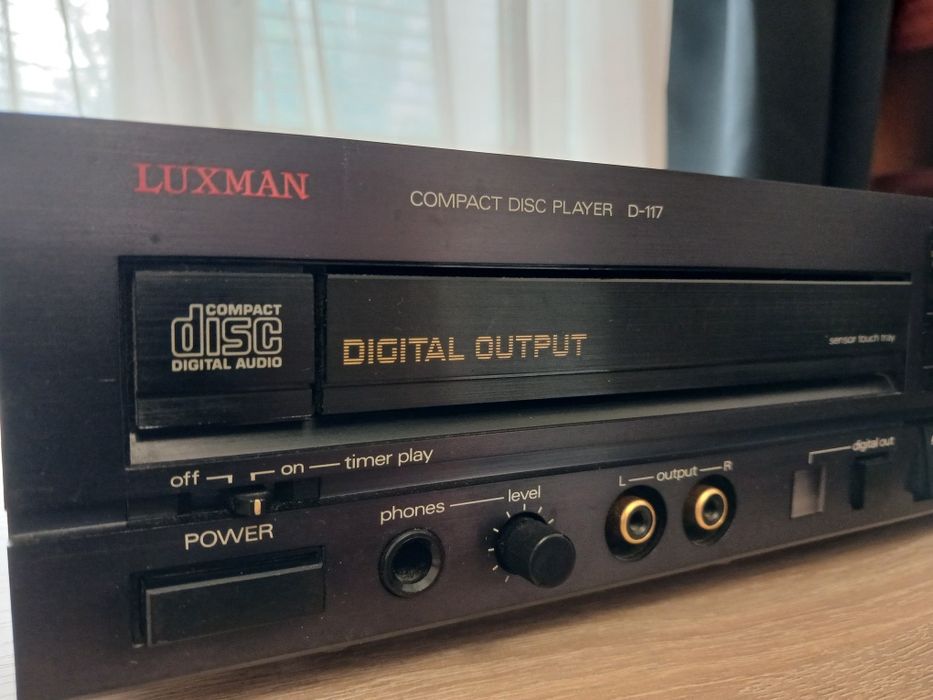 Luxman D-117 CD-програвач (не робочий)