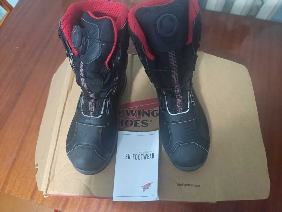 Продам дві пари термовзуття Red Wing Shoes. Розмір 39, made in Italy.