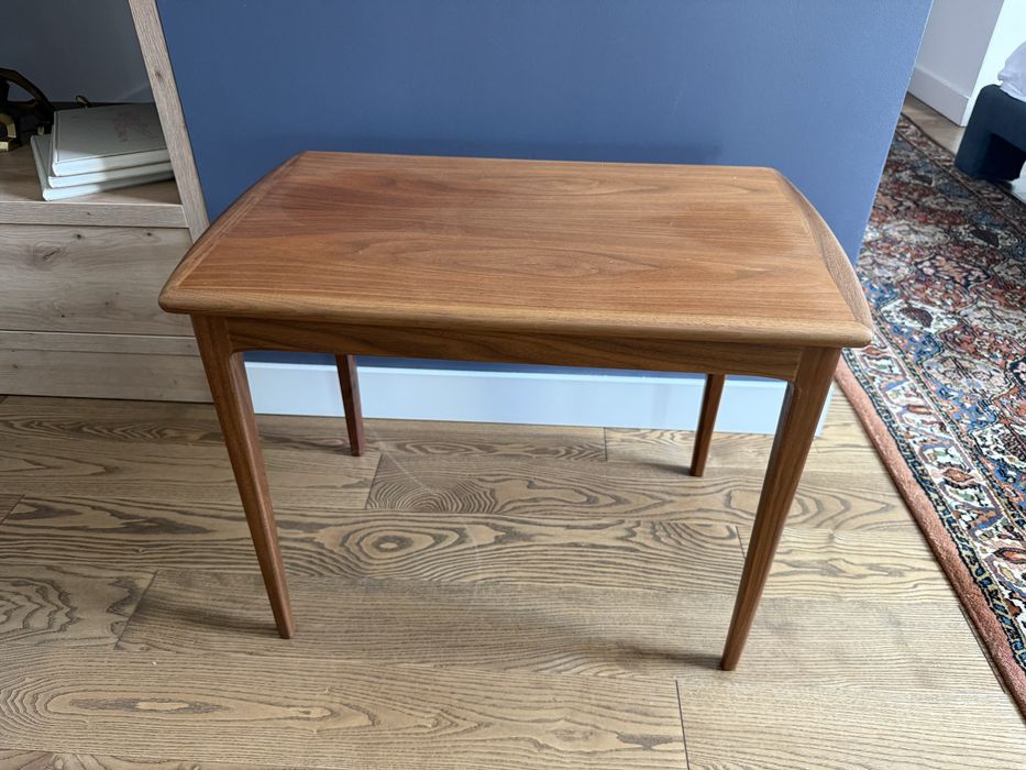 Duński nowoczesny stolik boczny z drewna tekowego lata 60-te