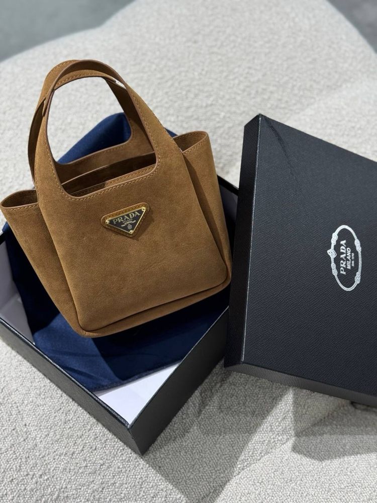 Сумка Prada в коробці коричнева