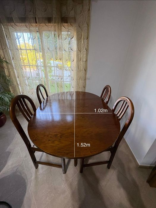 Conjunto mesa jantar e cadeiras Pinho Mel