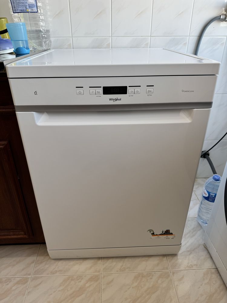 Maquina de louça super conservada.