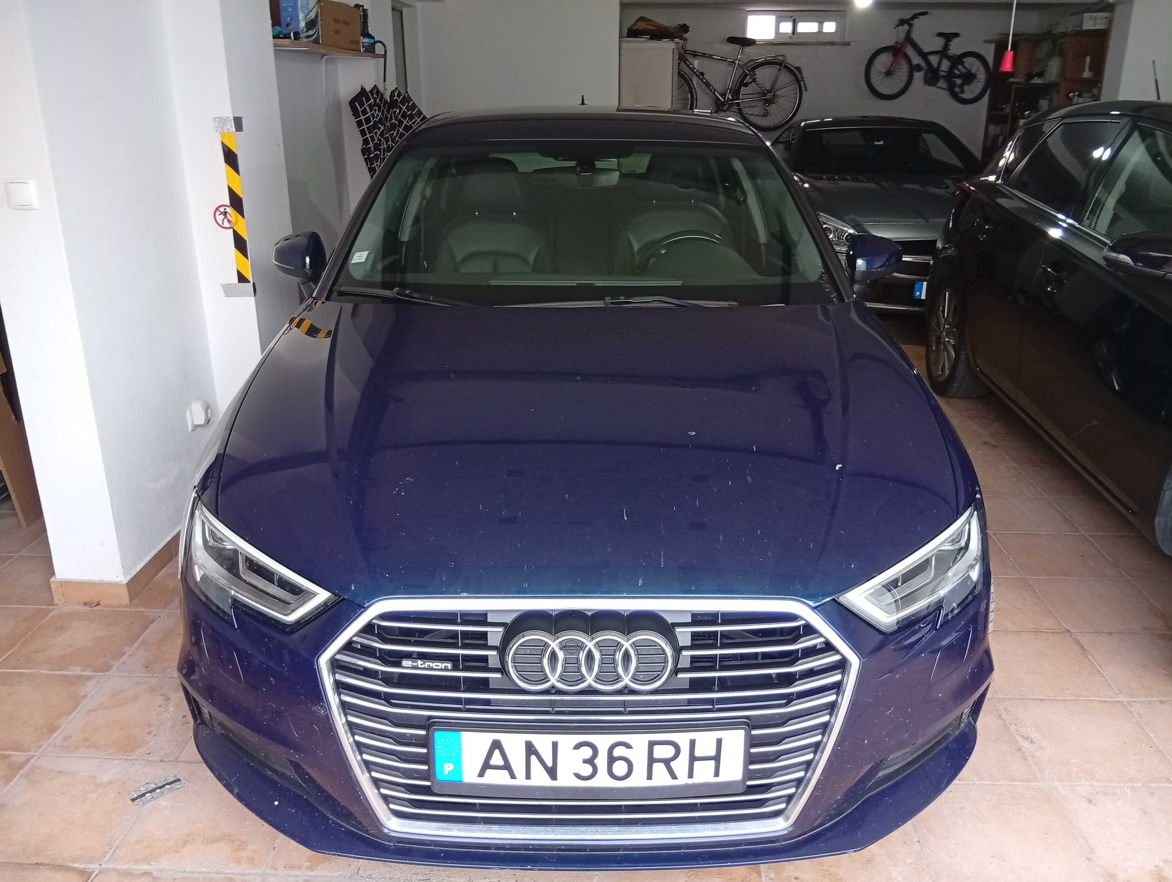Vendo AUDI A3 ETRON hibrido plugin com 204 hp, de 2017 com 94000 km