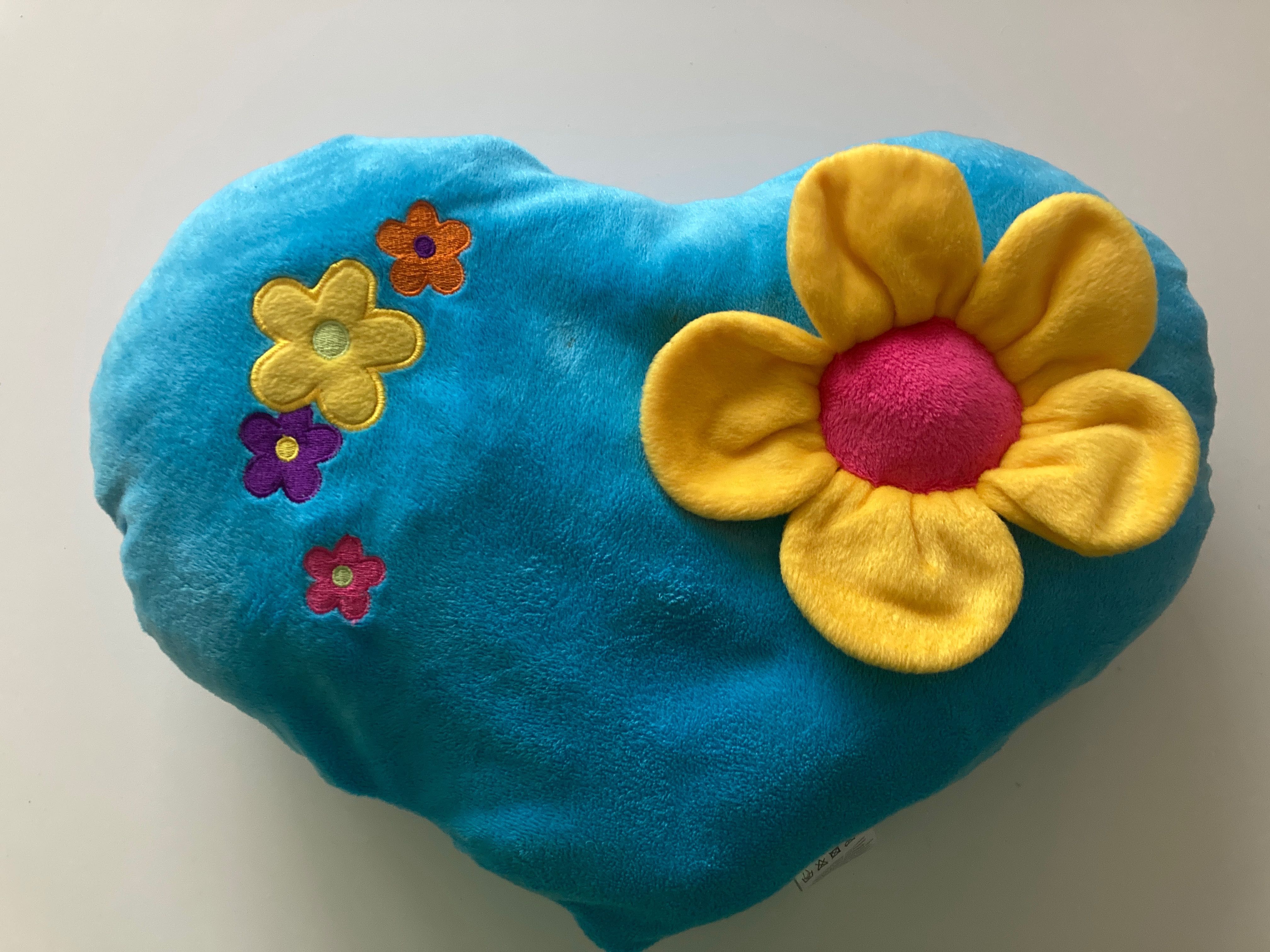 Poduszeczka w kształcie serca, kolor niebieski z kwiatkami