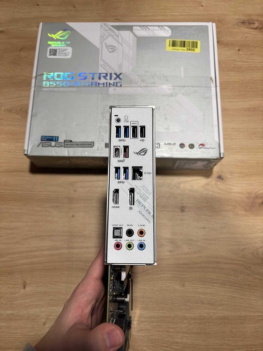 ASUS ROG STRIX B550-A Gaming — AM4 — Б/У