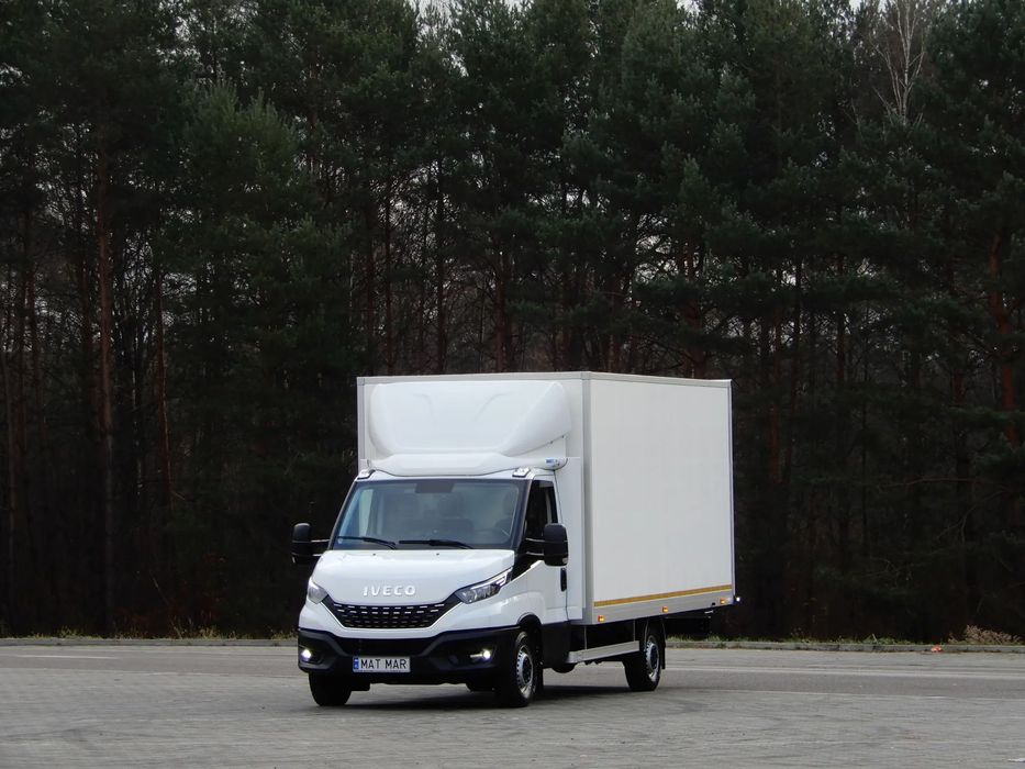 Iveco DAILY 35S18 Kontener 5047 mm 10.E.Palet Boczne Drzwi Ładowność 930 Kg WZMACNIANY Rozstaw Osi 4100 mm FULL LED Przebieg 25 Tys Km Stan Jak Nowy UNIKAT POLECAM  100% Bezwypadkowy ! Lakier Oryginał ! Salon PL ! I Właściciel !