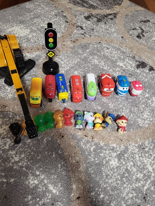Паровозики,фігурки щенячий патруль,підйомний кран