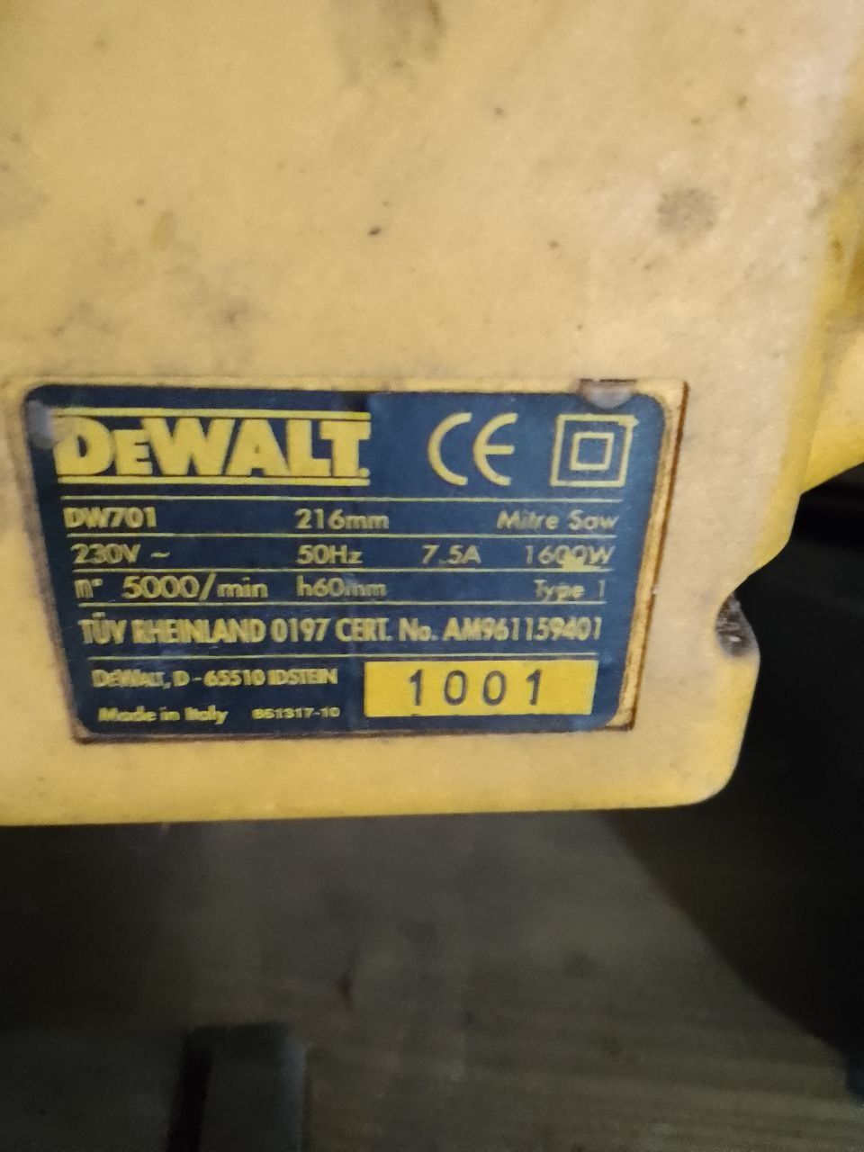 Торцовочная пила DeWalt DW 701
