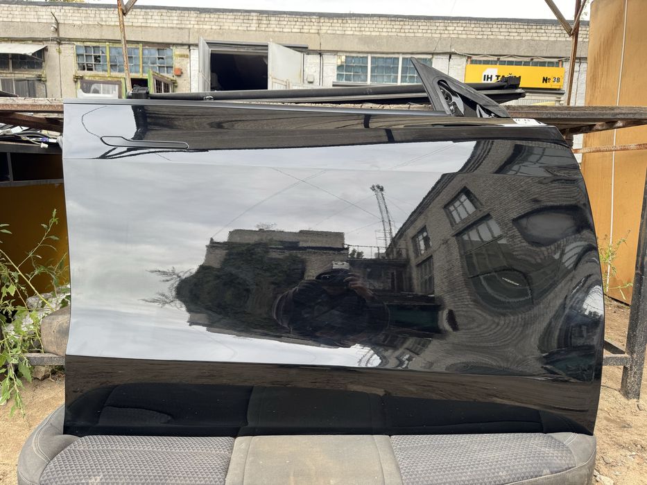 Tesla Model Y правая передняя дверь двери оригинал