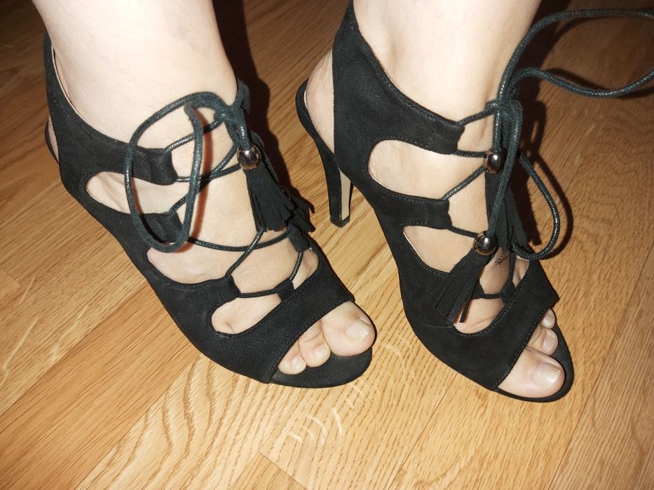 Sandálias em camurça