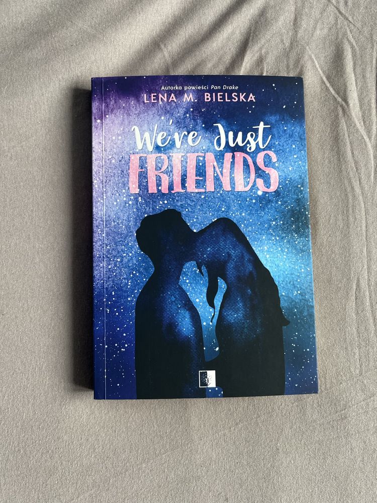 książka „We’re just friends” Lena M. Bielska