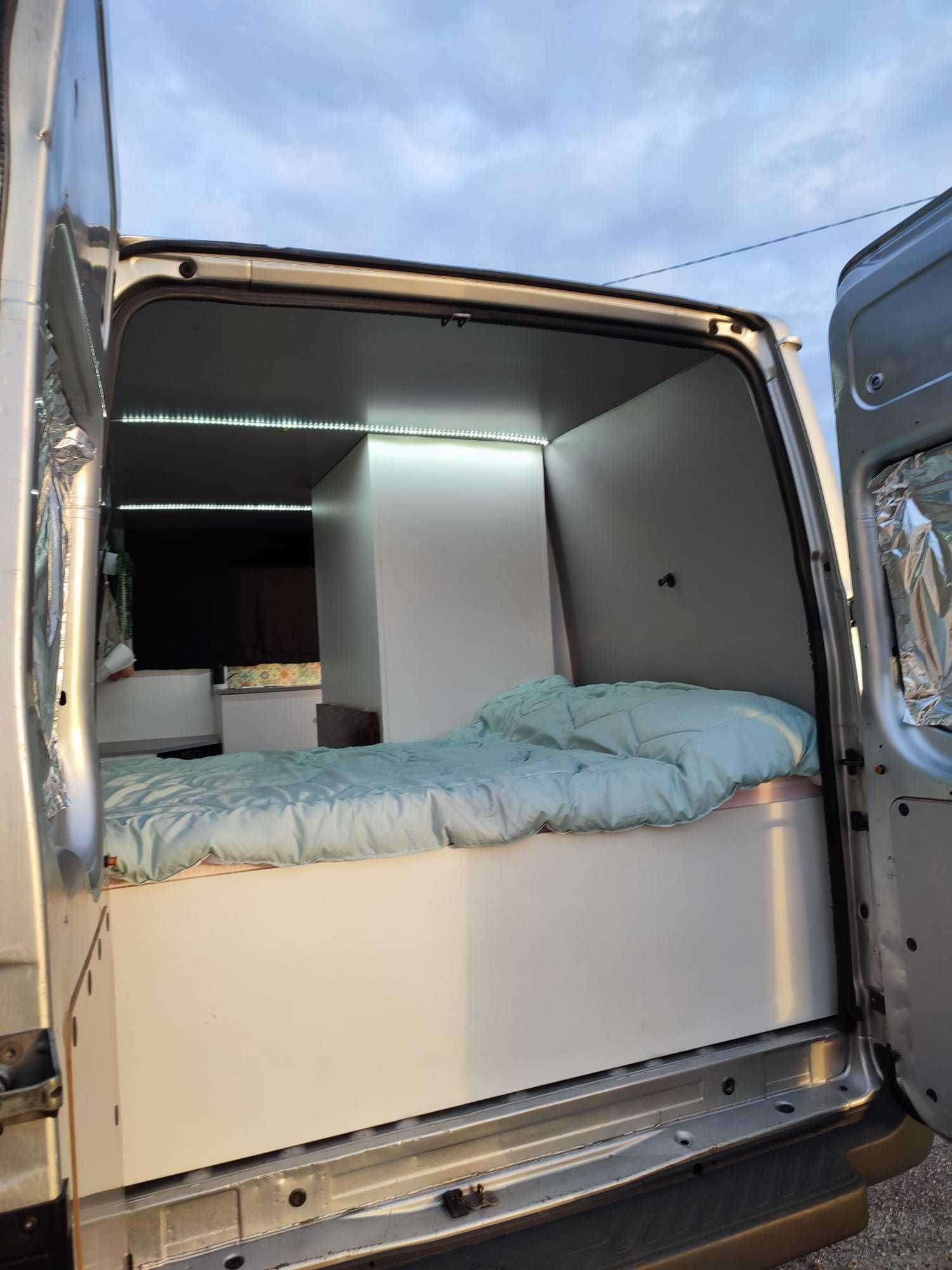 Campervan autovivenda Ford Transit legalizada (Inspeção até 11/2026)