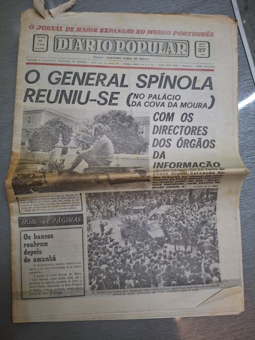 Jornais 1974 25 de abril e 1 de maio