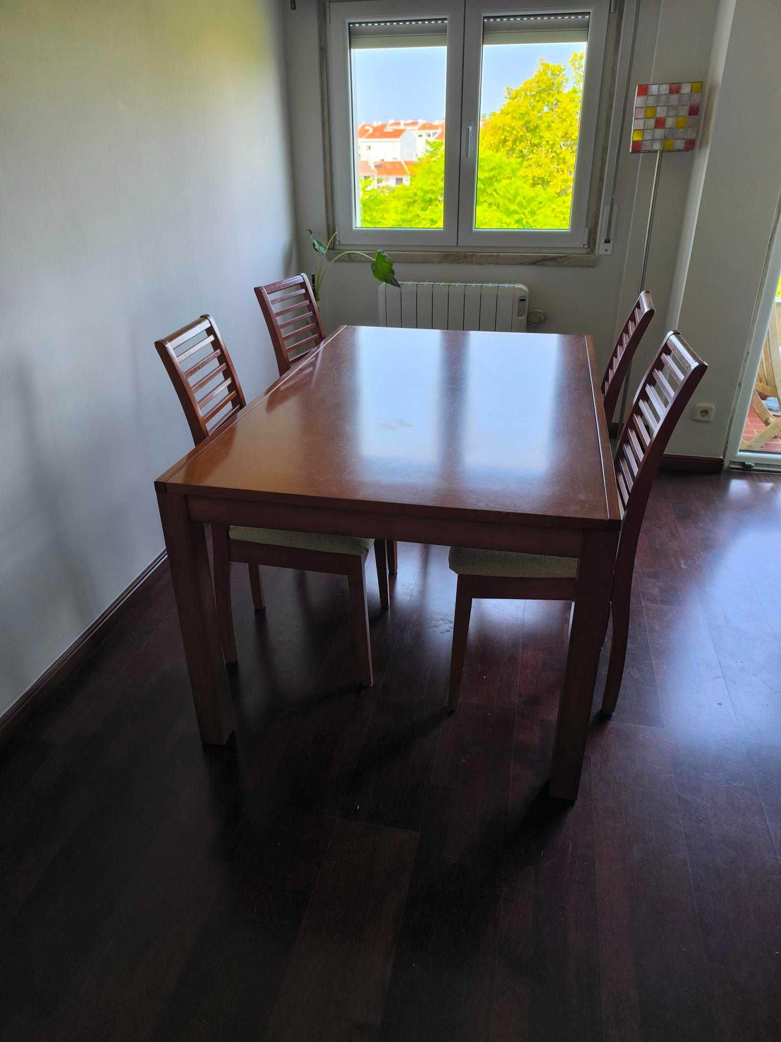Mesa extensível sala jantar + 4 cadeiras, modelo elegante e funcional